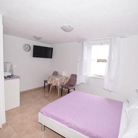 Apartmani Mihaela ชิเบนิก ภายนอก รูปภาพ